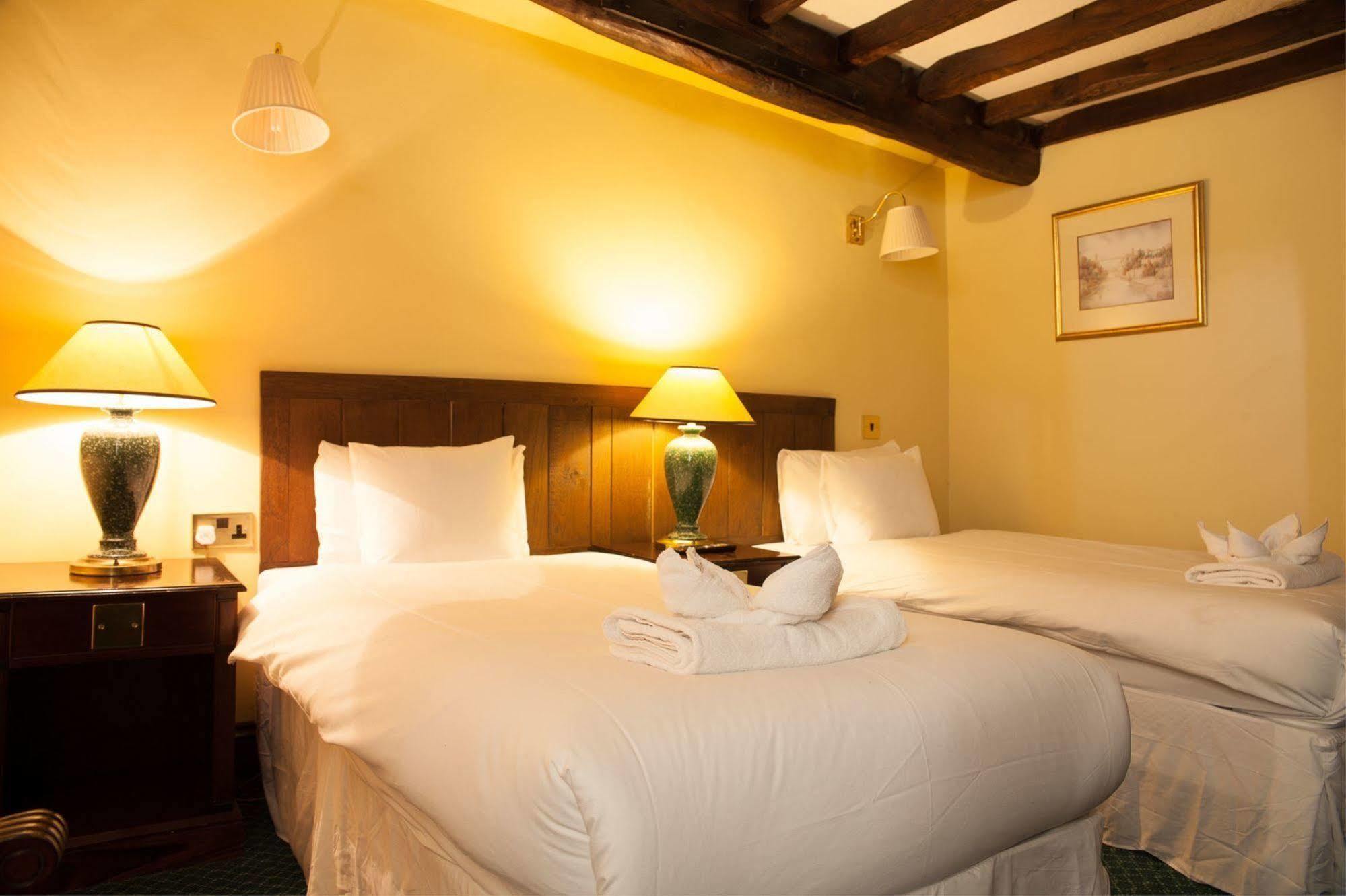 The King'S Head Hotel Ландоувъри Екстериор снимка