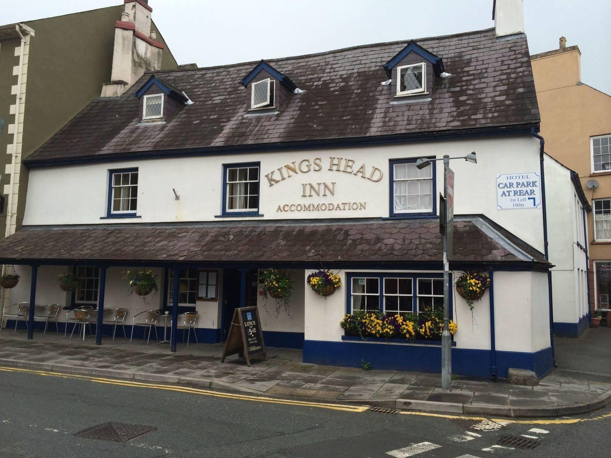 The King'S Head Hotel Ландоувъри Екстериор снимка