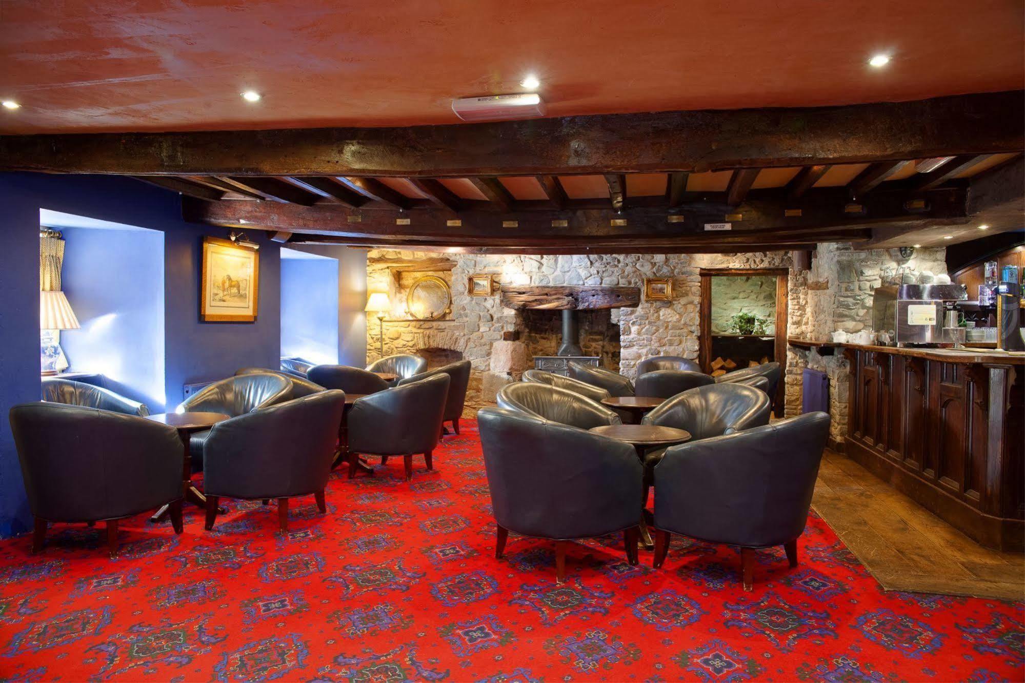 The King'S Head Hotel Ландоувъри Екстериор снимка