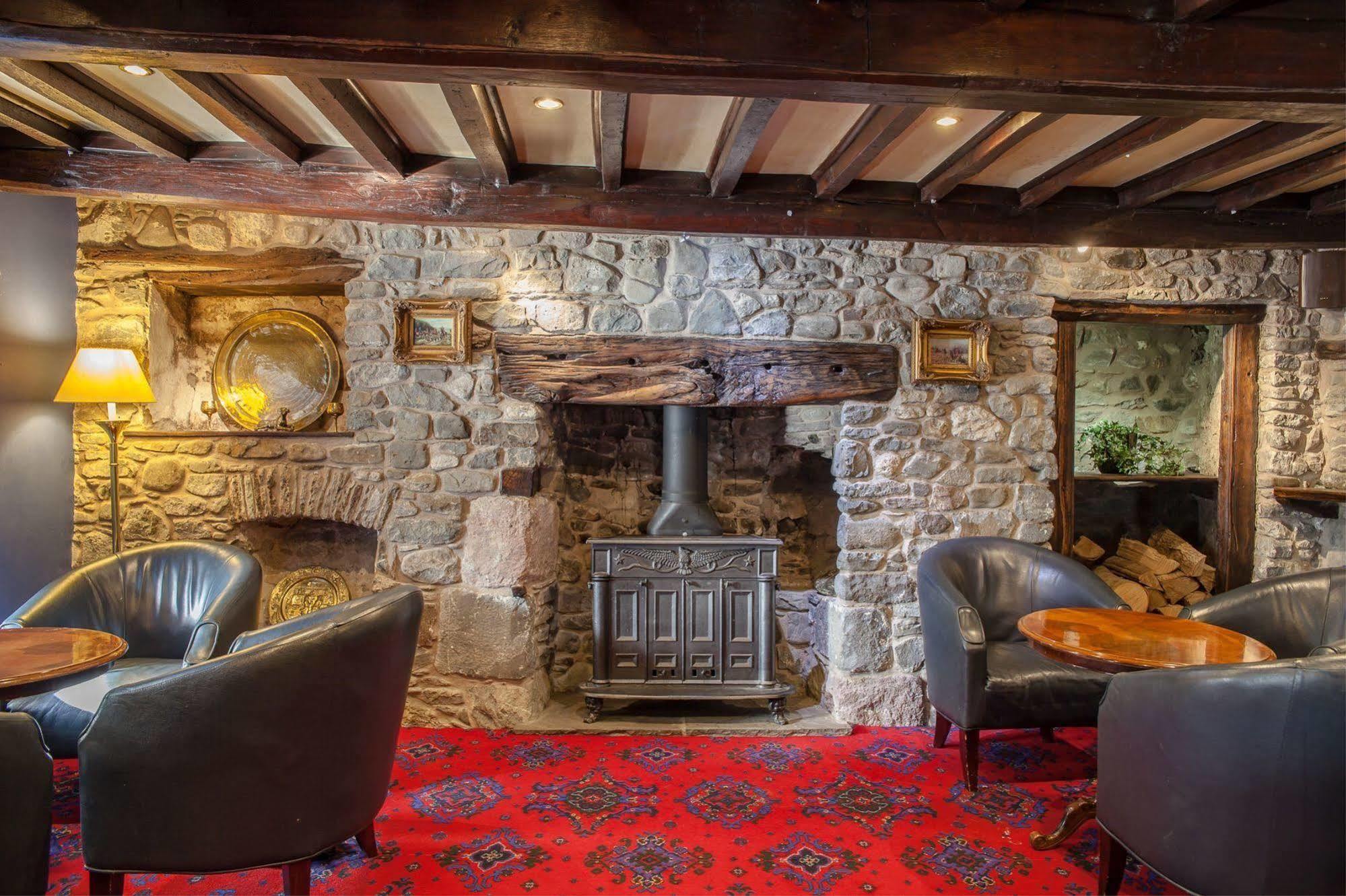 The King'S Head Hotel Ландоувъри Екстериор снимка